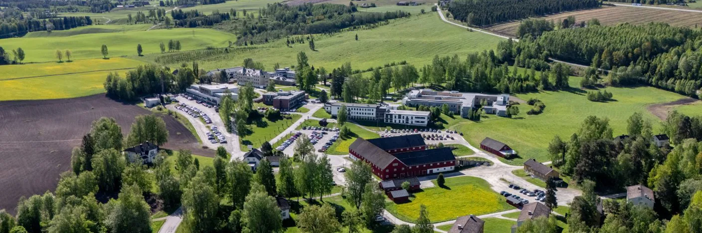 Sykehuset på Sanderud sett fra oven.