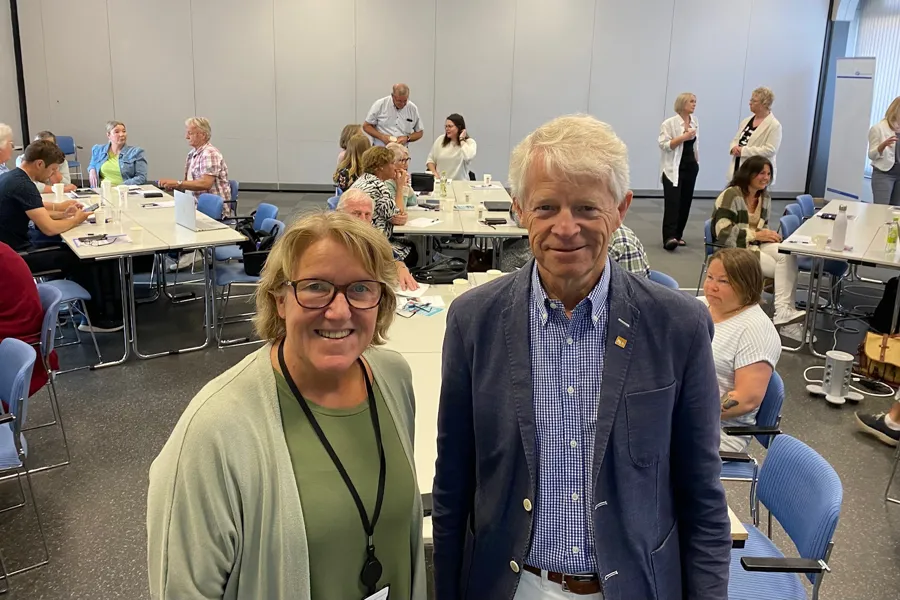 Administrerende direktør Alice Beathe Andersgaard og leder i Brukerutvalget Bjug Ringstad under dialogkonferansen.