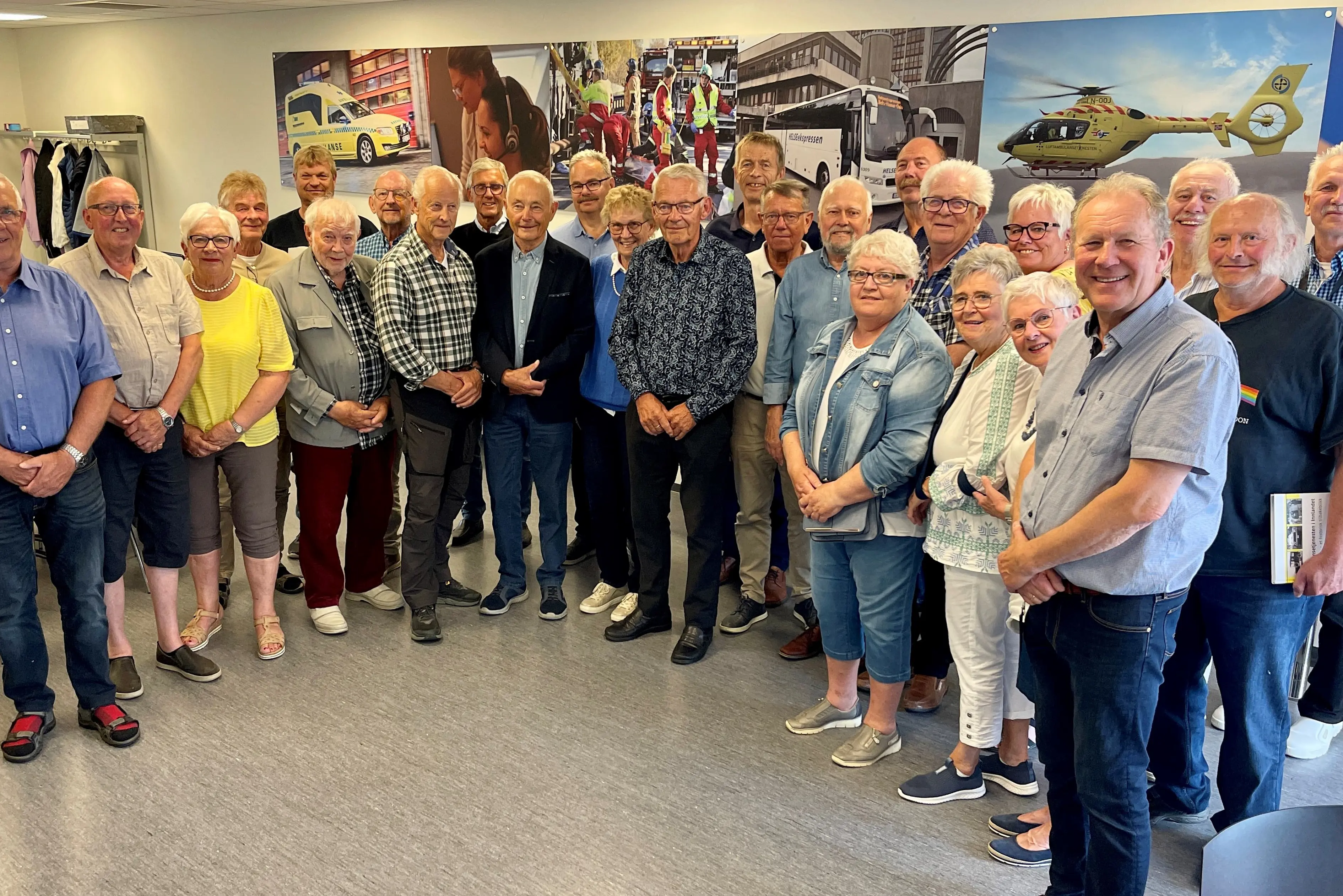 De frammøtte under boklanseringen på Moelv, gruppebilde.